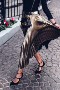 This pleated gold metallic skirt is SO AMAZING. I need this in my life!
