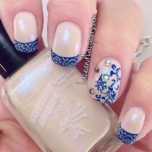 The blue lace on these nails is so different and refreshing!