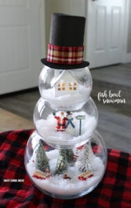 These 32 Dollar Store DIY Christmas Decor Ideas Are EVERYTHING! I can't believe on easy it is to decorate on the cheap!
