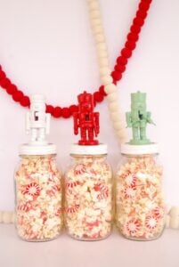 These 18 DIY Christmas Mason Jar Gifts And Decorating Ideas Are So Delightful! I want to make them all!