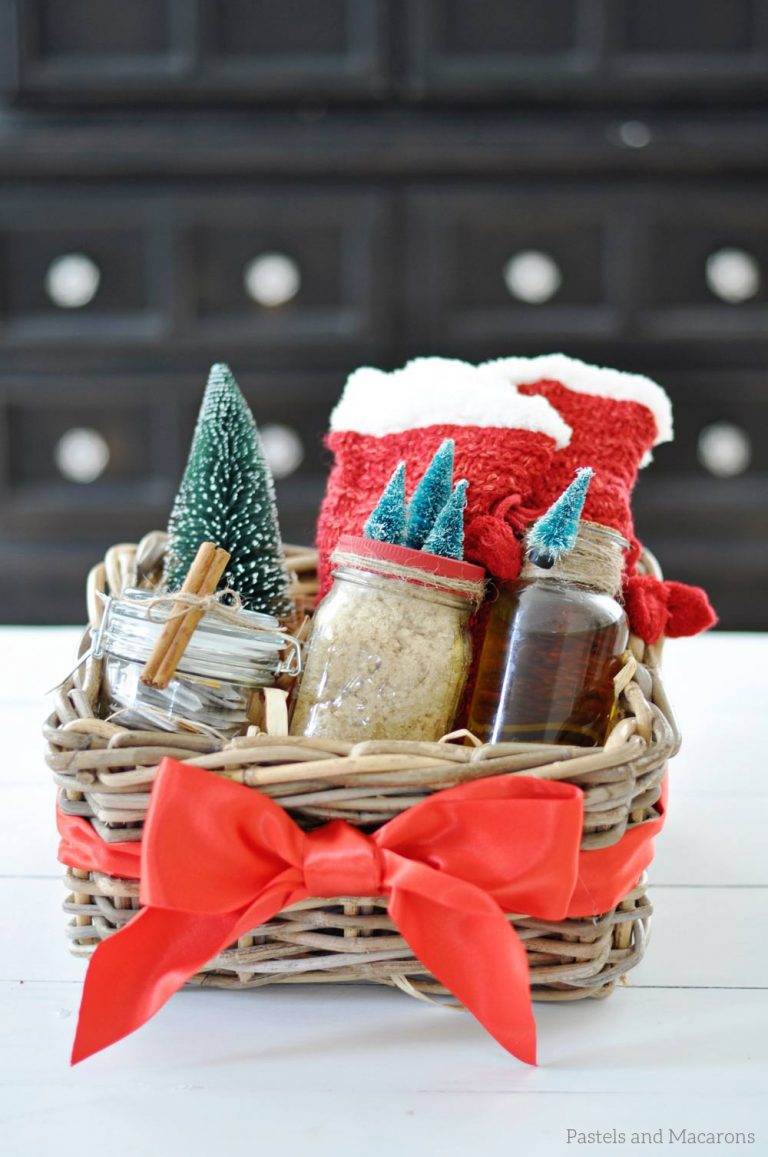 These 19 Gift Basket Ideas Are PERFECTION! They're great for any of the holidays and special occasions, especially Christmas and birthdays!