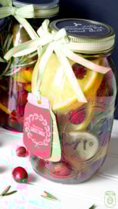 These 18 DIY Christmas Mason Jar Gifts And Decorating Ideas Are So Delightful! I want to make them all!