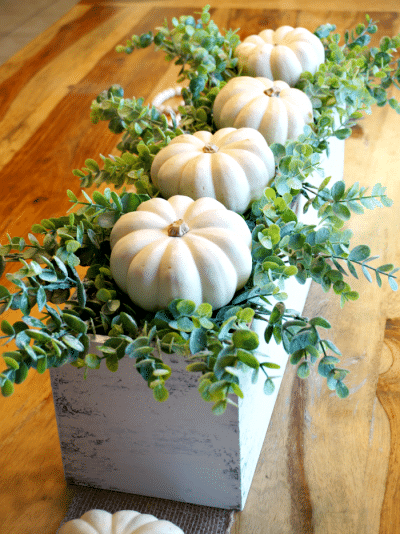 These 19 DIY Thanksgiving Centerpieces Are AH-MAY-ZING! I love how cute you can make these projects on the cheap!
