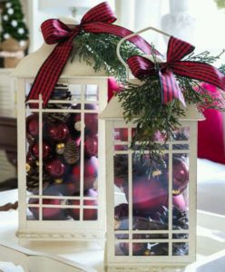 These 16 Christmas DIY Centerpieces Are So CUTE! I love how they all match so perfectly!