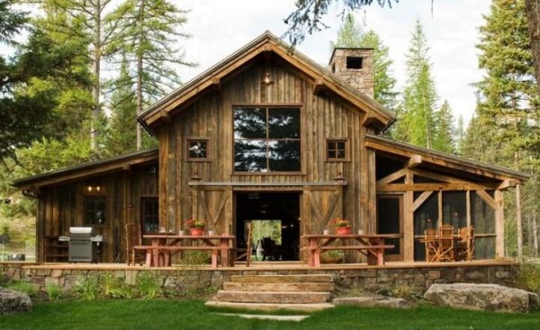 Salvaged Wood Cabin in Montana