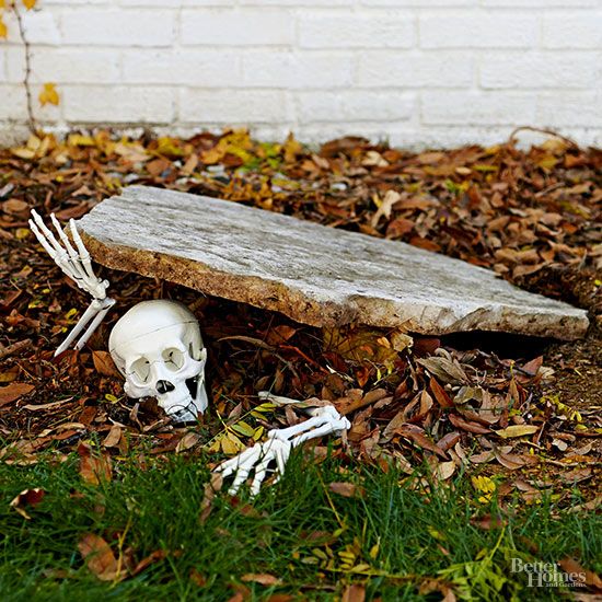 Skeleton Escaping from the Ground DIY