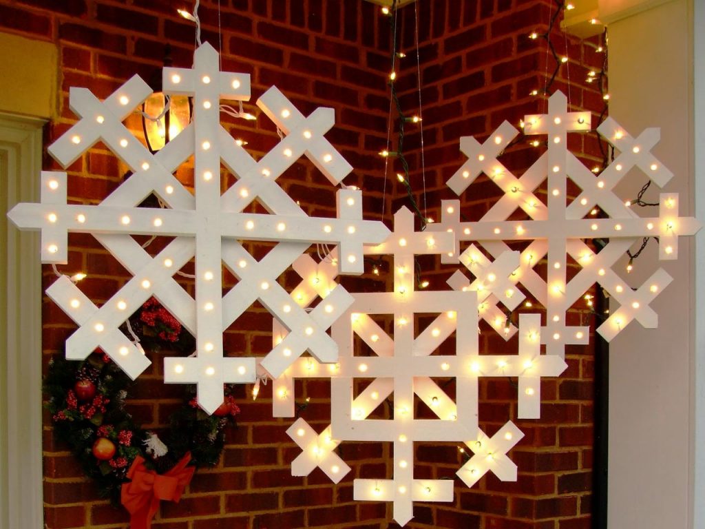 Wooden Snowflakes With Lights