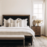 Black and White Bedroom Decor (23)