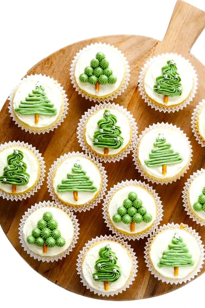 34 Cozy Christmas Cupcake Ideas