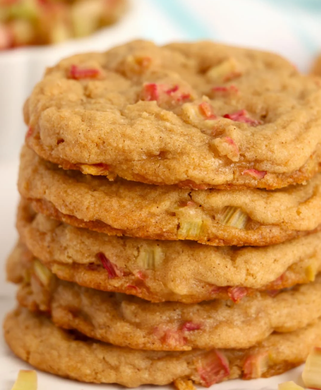 Sweet, Tart, & Delicious Rhubarb Recipes to Try This Season