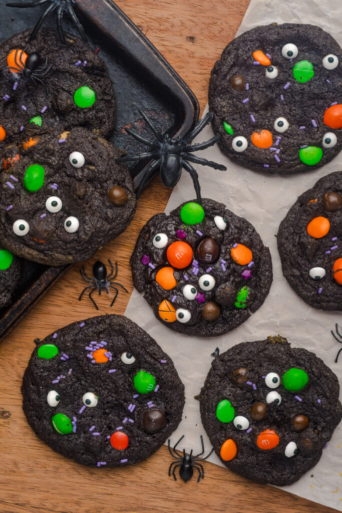 Halloween Chocolate Chip & Peanut Butter Monster Cookies | If you’re looking to whip up something wickedly delicious for your Halloween party or a cozy night in, these Halloween Monster Cookies are just what you need.