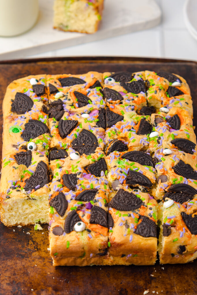 Halloween Oreo Cake Bars | If you’re looking for a frightfully fun treat that’s as easy as it is delicious, you’re in the right place. Today, I’m sharing my Spooky Halloween Oreo Cake Bars—a ghoulishly good dessert that’s perfect for parties, trick-or-treat night, or just a cozy October movie marathon. We’re talking soft, chewy cake bars packed with festive Halloween Oreos, melty chocolate chips, and topped off with colorful sprinkles and candy eyes for that extra eerie touch.