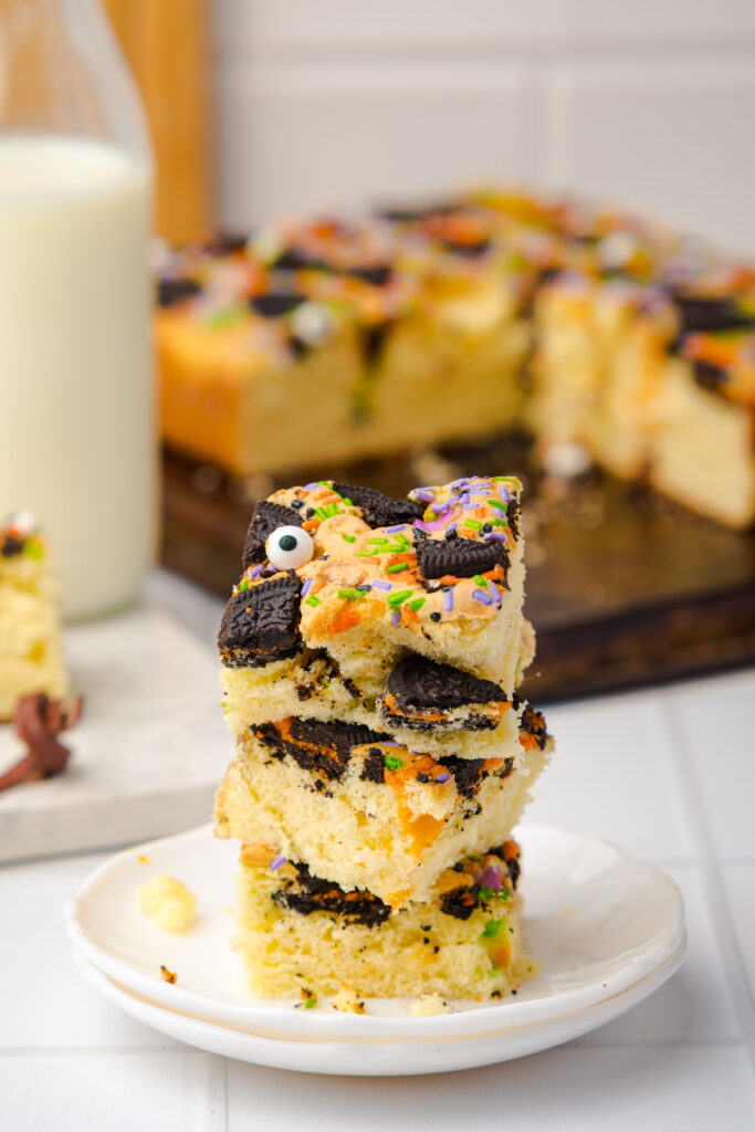 Halloween Oreo Cake Bars | If you’re looking for a frightfully fun treat that’s as easy as it is delicious, you’re in the right place. Today, I’m sharing my Spooky Halloween Oreo Cake Bars—a ghoulishly good dessert that’s perfect for parties, trick-or-treat night, or just a cozy October movie marathon. We’re talking soft, chewy cake bars packed with festive Halloween Oreos, melty chocolate chips, and topped off with colorful sprinkles and candy eyes for that extra eerie touch.
