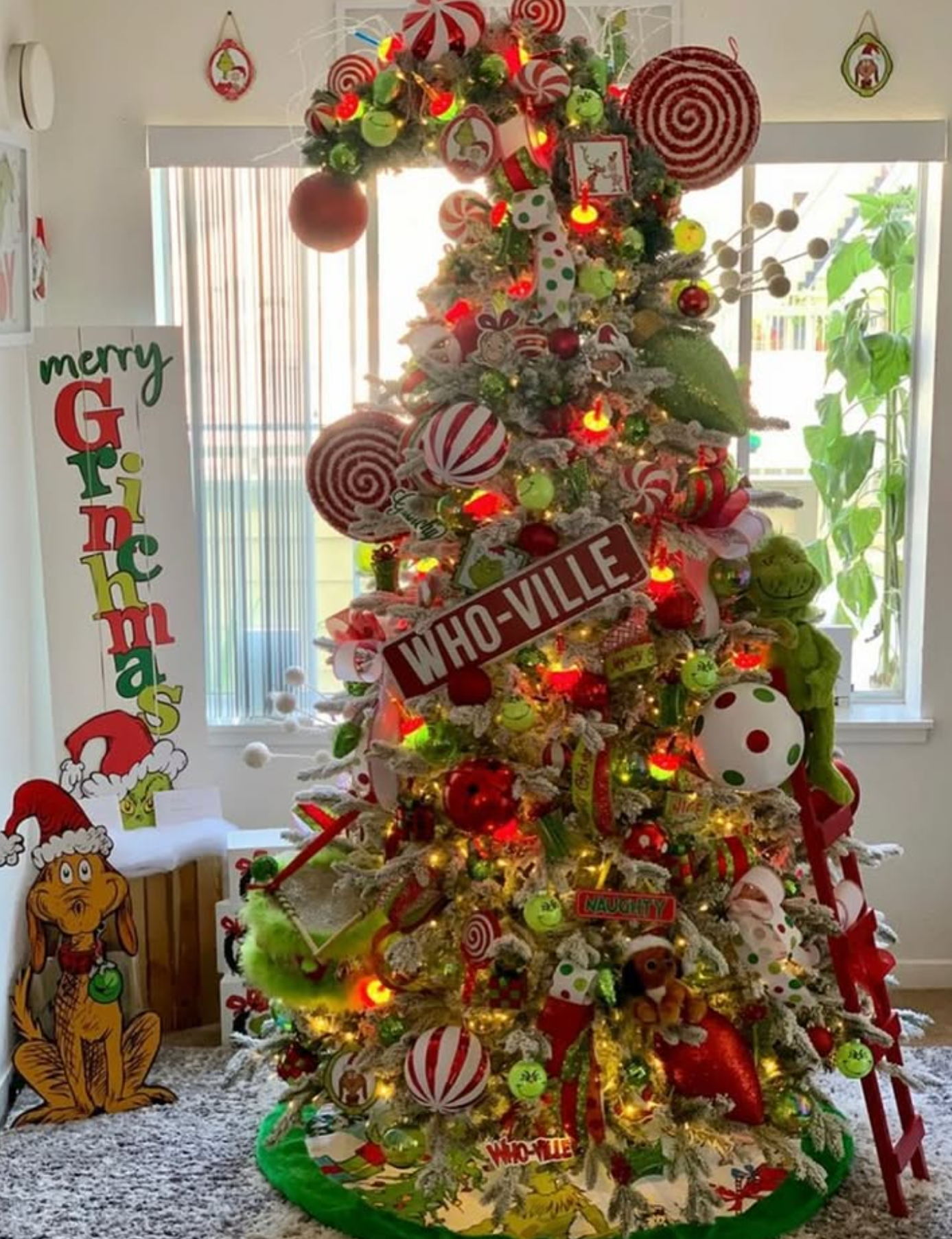 18 Whimsical Grinch Christmas Tree Ideas That'll Bring Out Your Inner Who