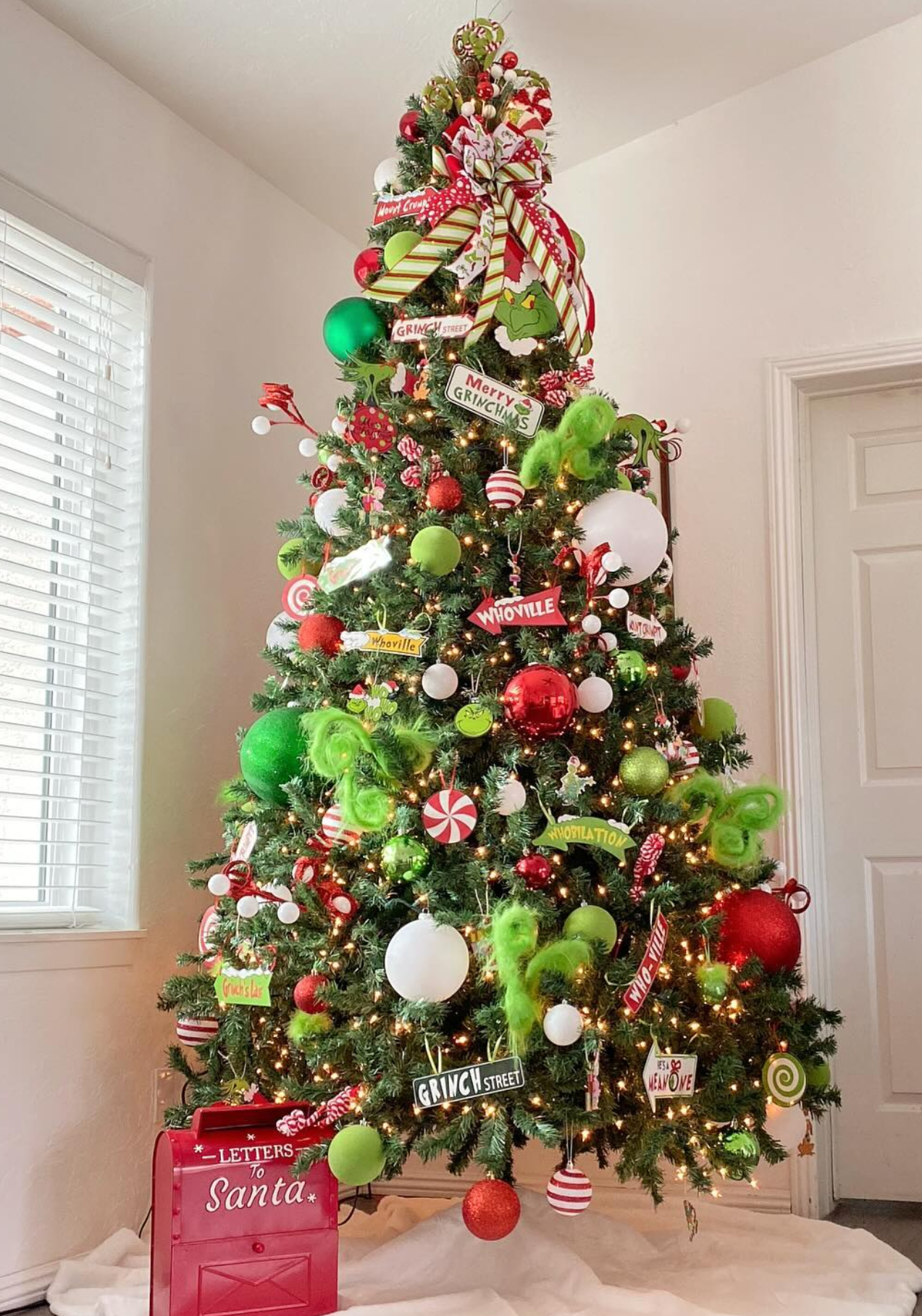 18 Whimsical Grinch Christmas Tree Ideas That'll Bring Out Your Inner Who