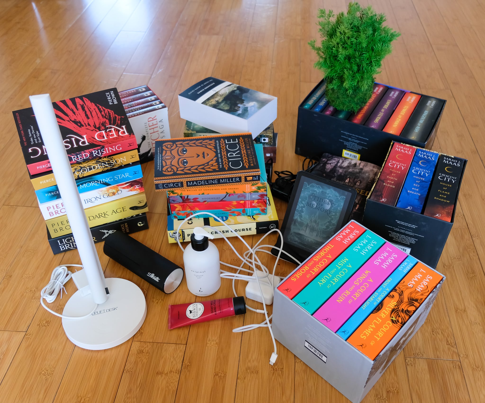 Office Organization Tips - Aesthetic Desk Setup